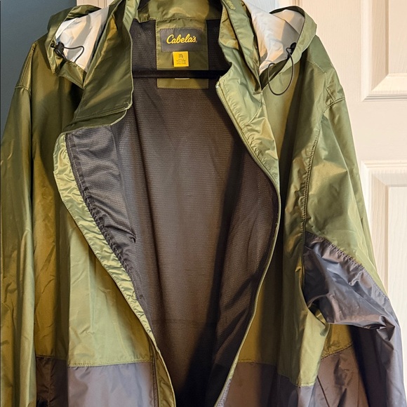 Cabela's Green and Gray Men's Rain Jacket - Picture 4 of 4